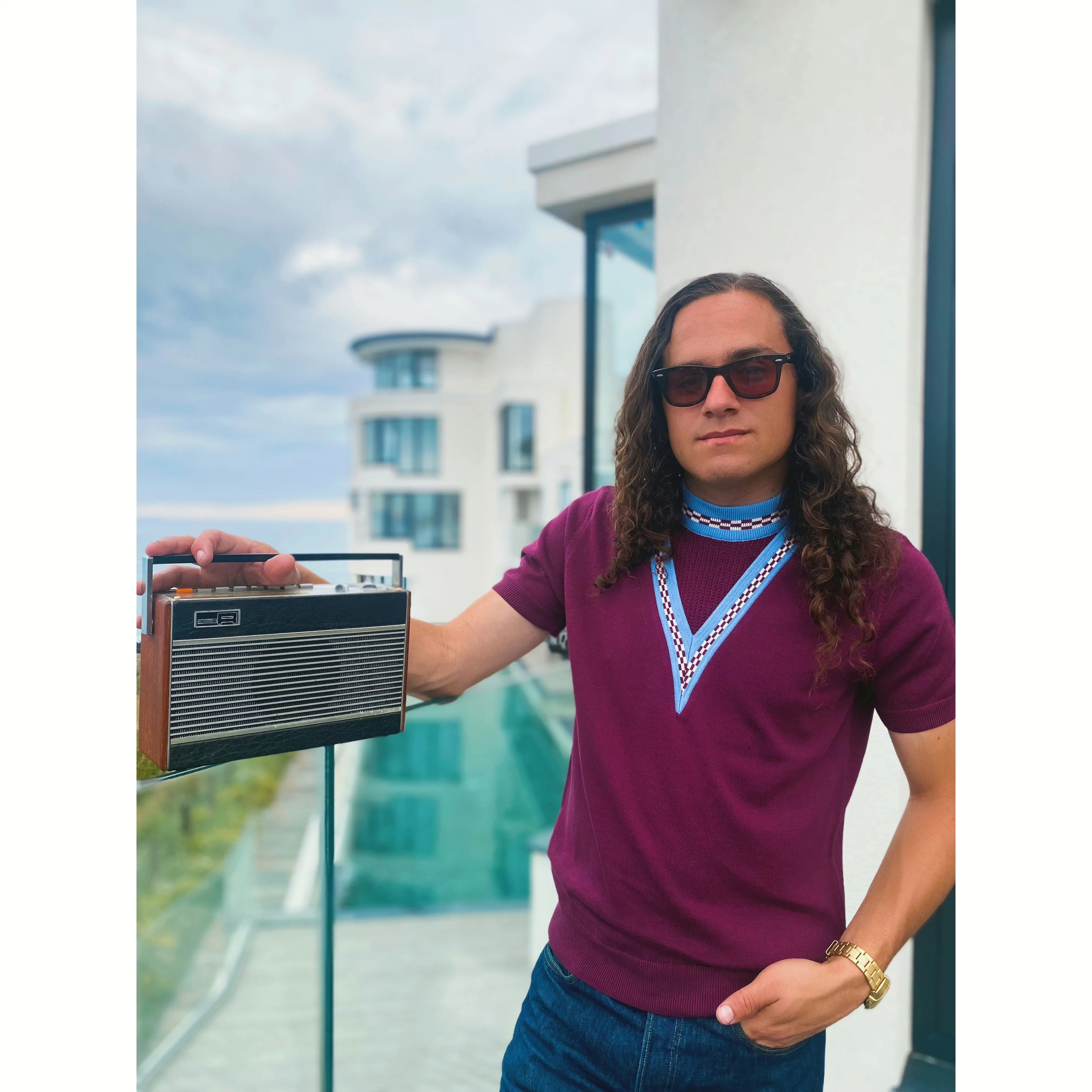 Sure! Heres an optimized title for your e-commerce product:

Mr. Bridger V-Neck Knit Sweater - Insert Player Port Design with Sky Blue Chequerboard Pattern