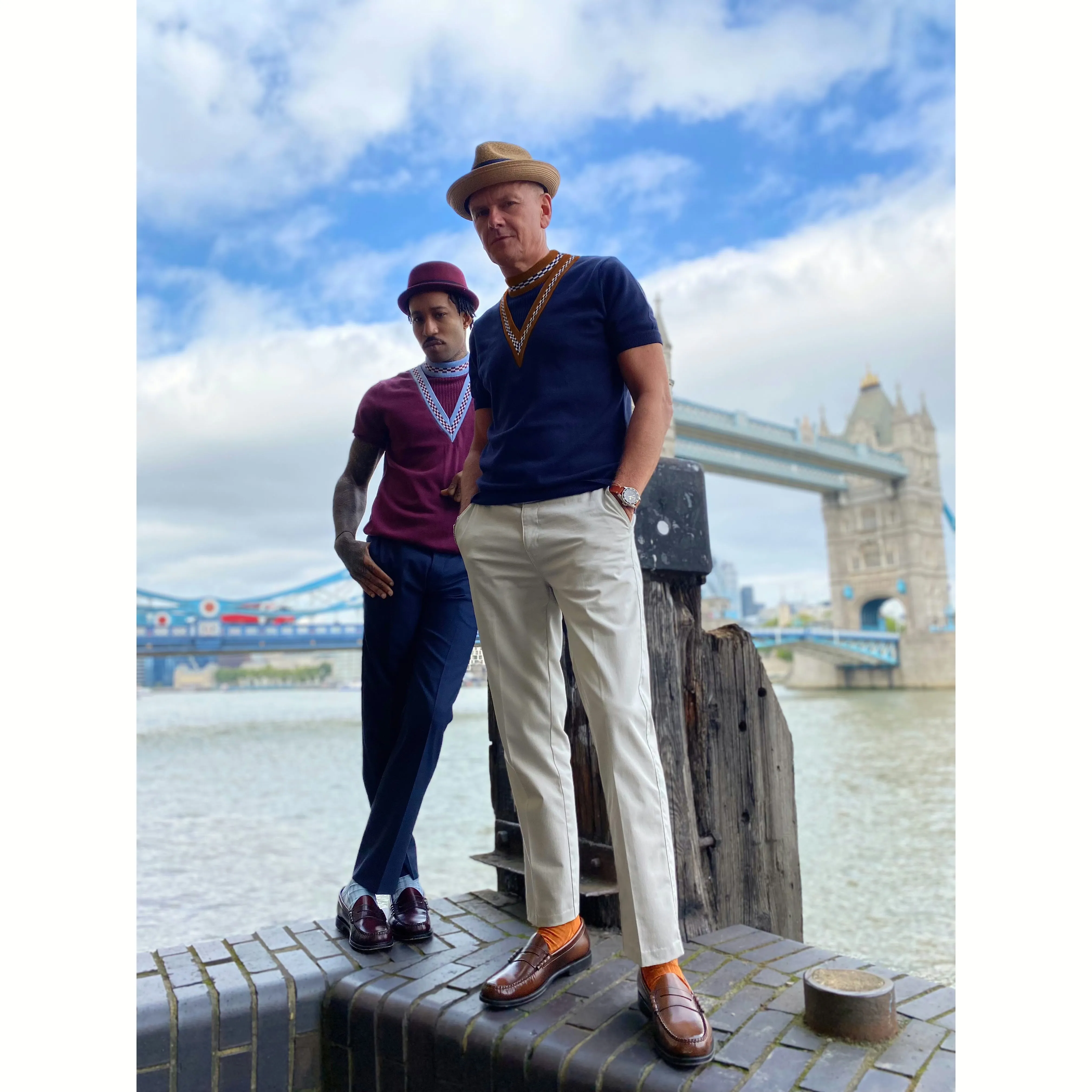 Sure! Heres an optimized title for your e-commerce product:

Mr. Bridger V-Neck Knit Sweater - Insert Player Port Design with Sky Blue Chequerboard Pattern