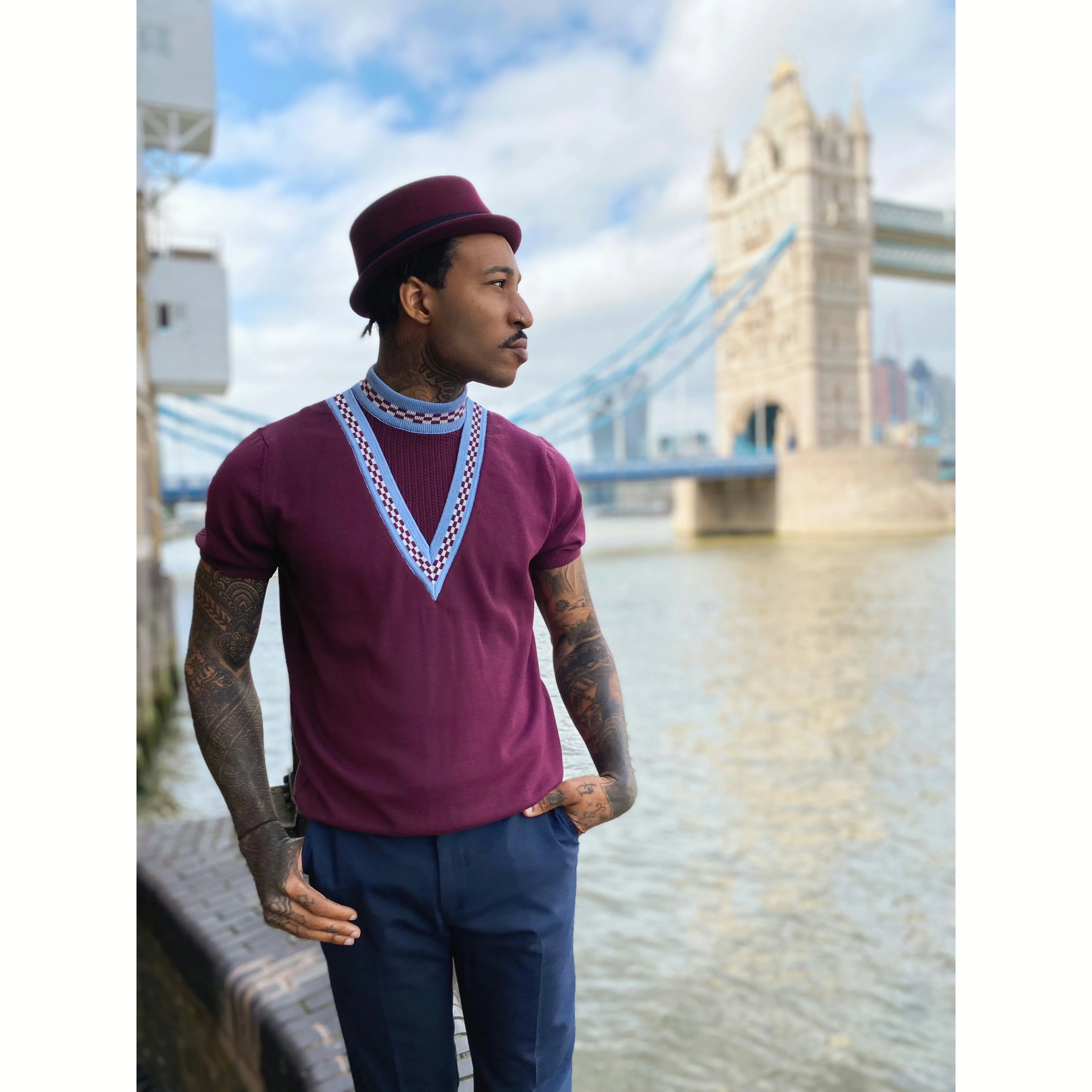 Sure! Heres an optimized title for your e-commerce product:

Mr. Bridger V-Neck Knit Sweater - Insert Player Port Design with Sky Blue Chequerboard Pattern