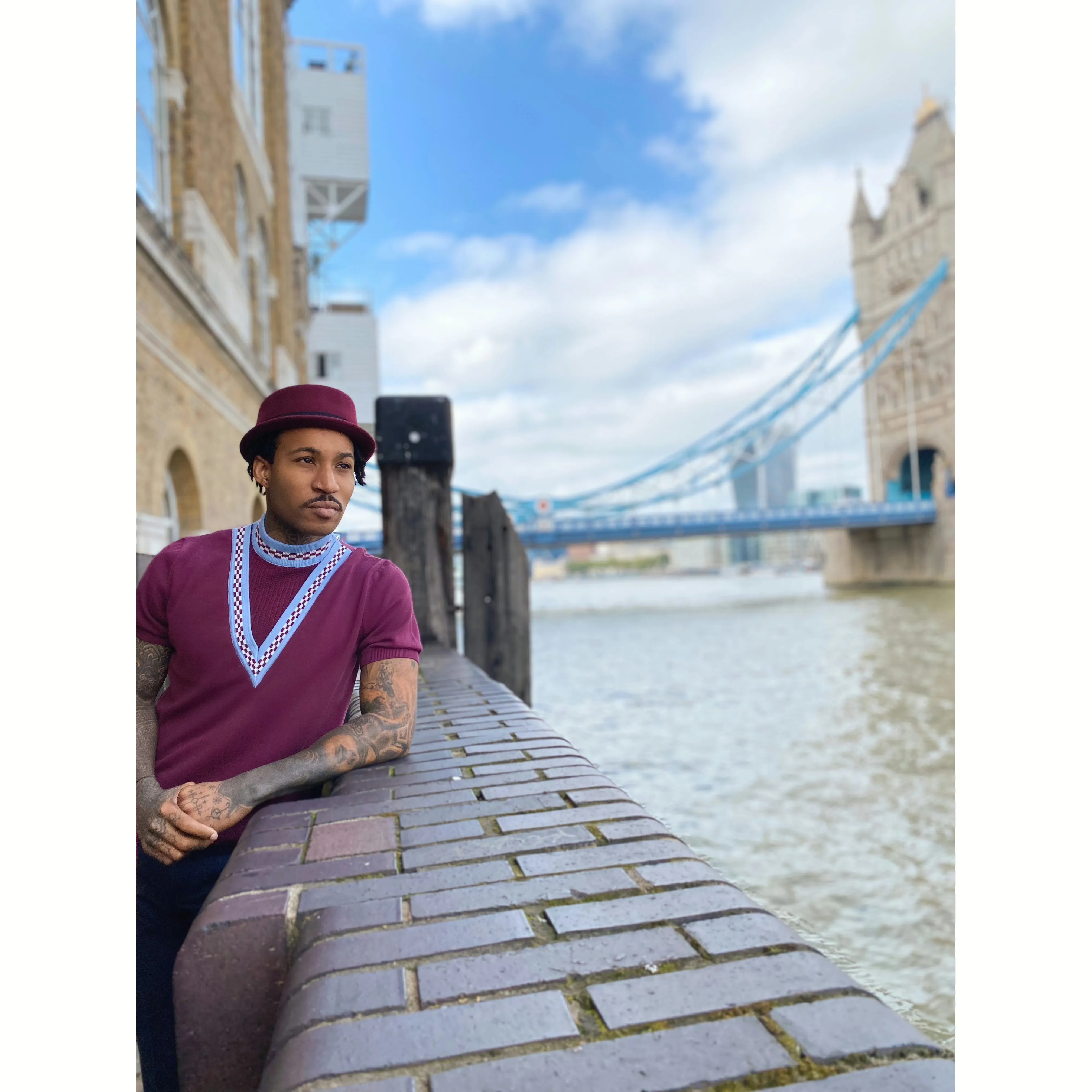 Sure! Heres an optimized title for your e-commerce product:

Mr. Bridger V-Neck Knit Sweater - Insert Player Port Design with Sky Blue Chequerboard Pattern