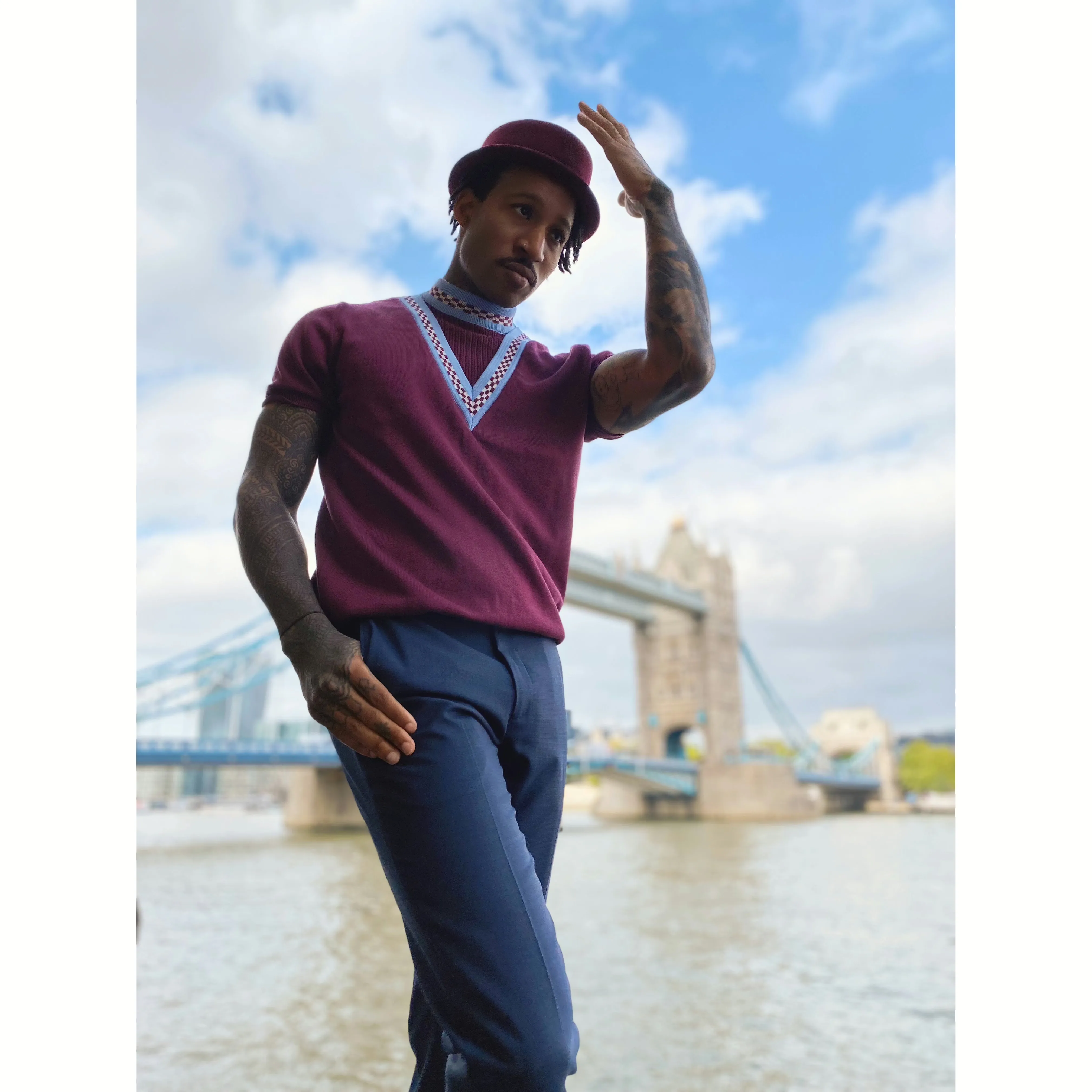 Sure! Heres an optimized title for your e-commerce product:

Mr. Bridger V-Neck Knit Sweater - Insert Player Port Design with Sky Blue Chequerboard Pattern