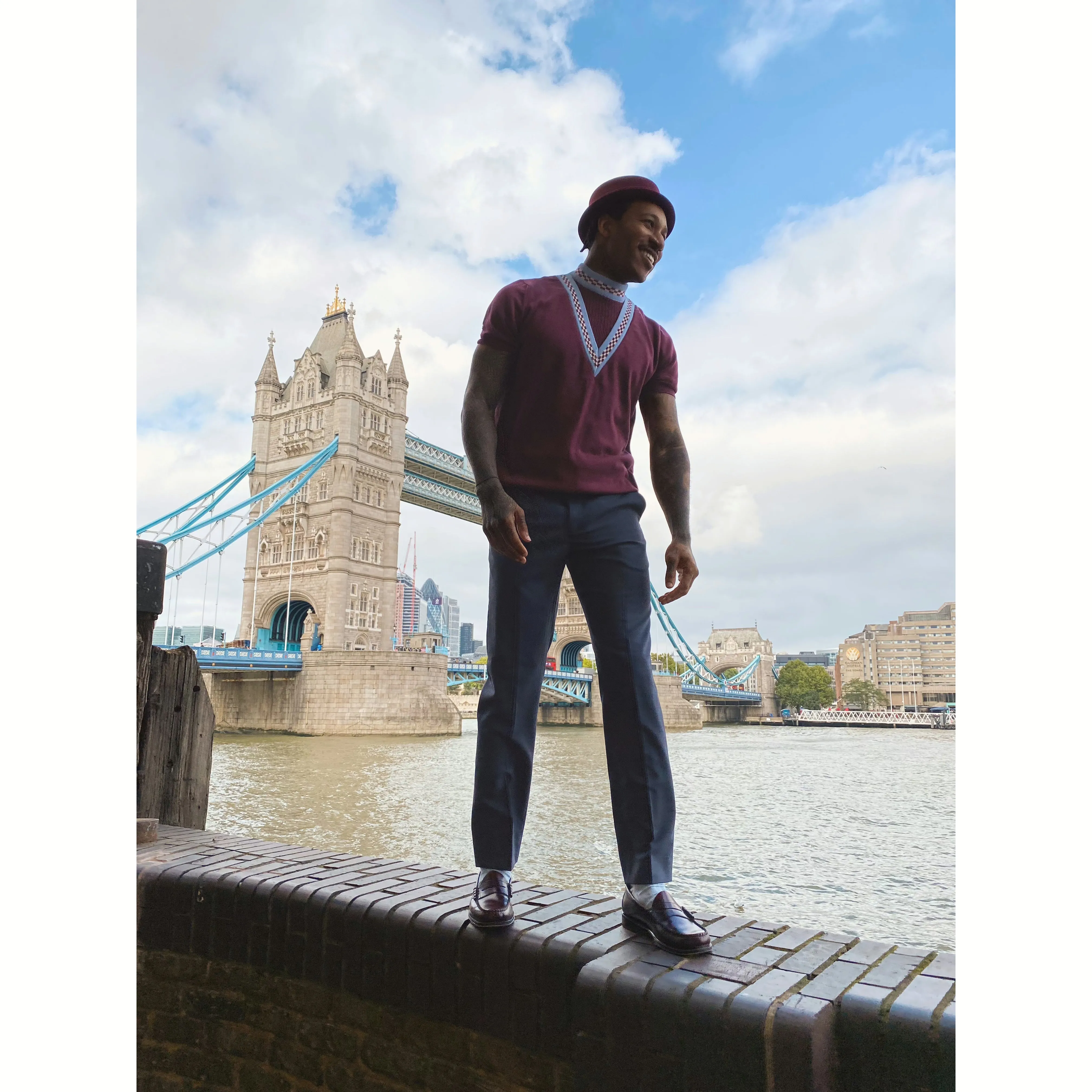 Sure! Heres an optimized title for your e-commerce product:

Mr. Bridger V-Neck Knit Sweater - Insert Player Port Design with Sky Blue Chequerboard Pattern